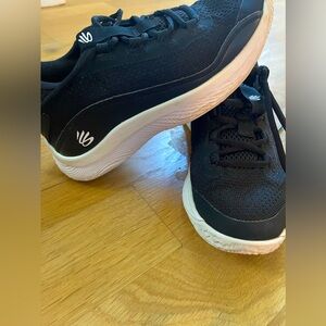 Under Armour Curry 8 youth size 3 basketball shoes